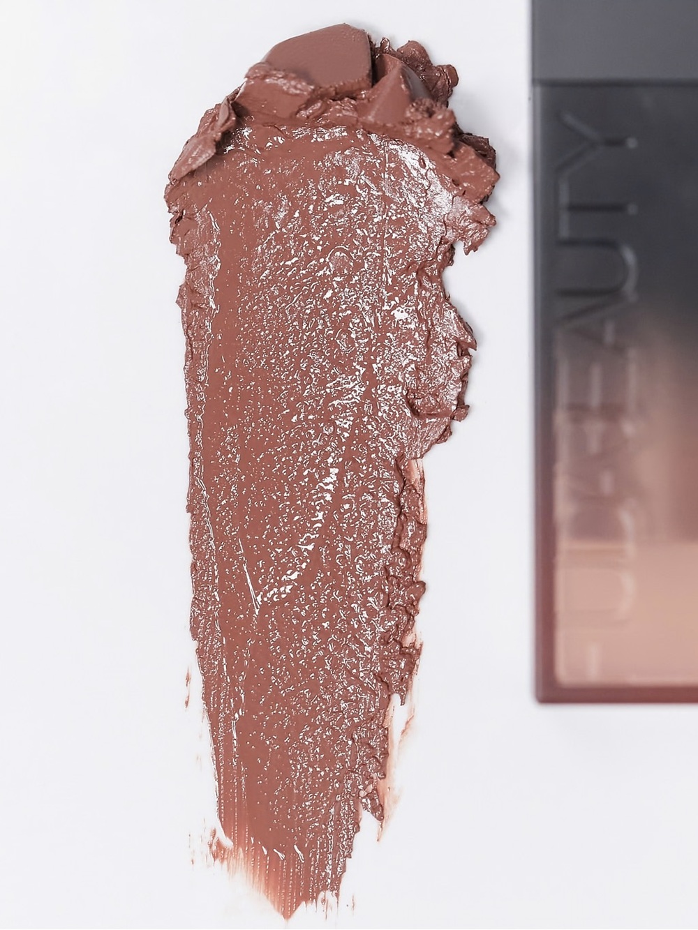 Huda Beauty Bossy Browns Cream Glow Lipstick- Goal Digger - Picture 3 of 5